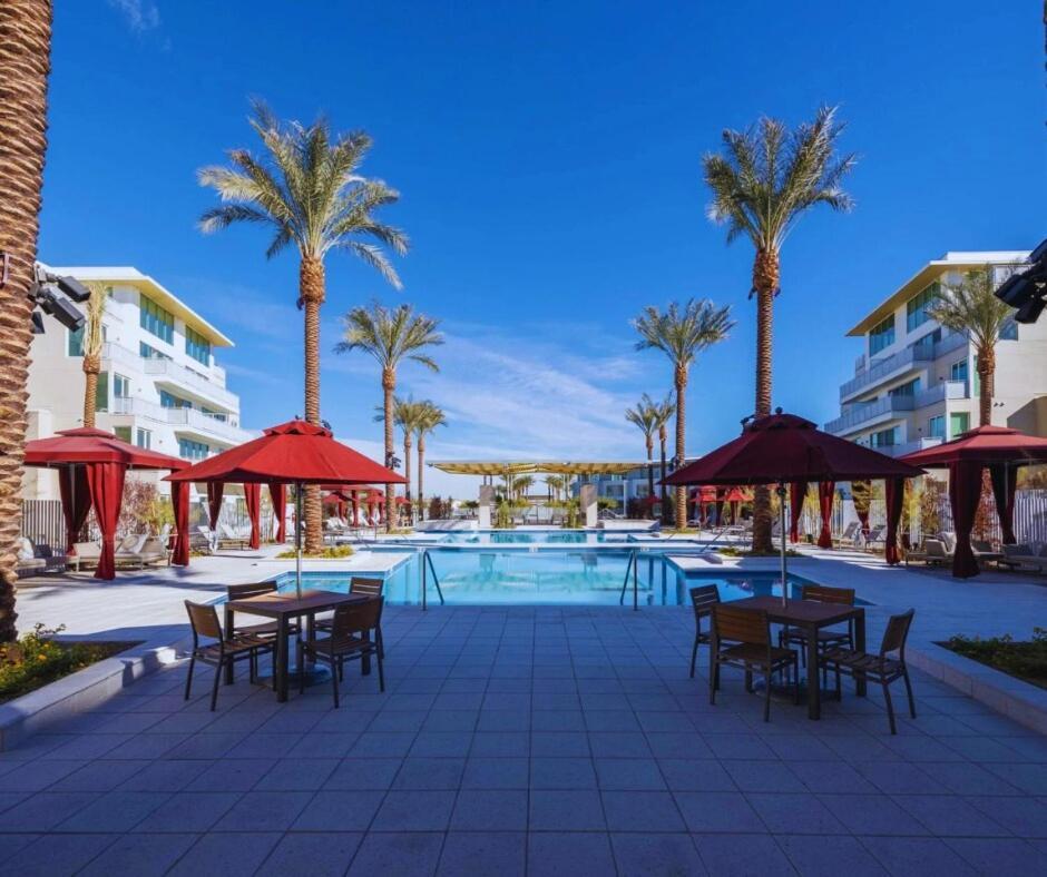 Apartment Casa Nube With Beach Club, Pickleball Court , Gym & Spa, Near Airport & Las Vegas Strip *