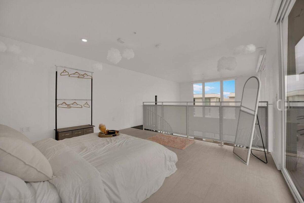 Casa Nube With Beach Club, Pickleball Court , Gym & Spa, Near Airport & Las Vegas Strip