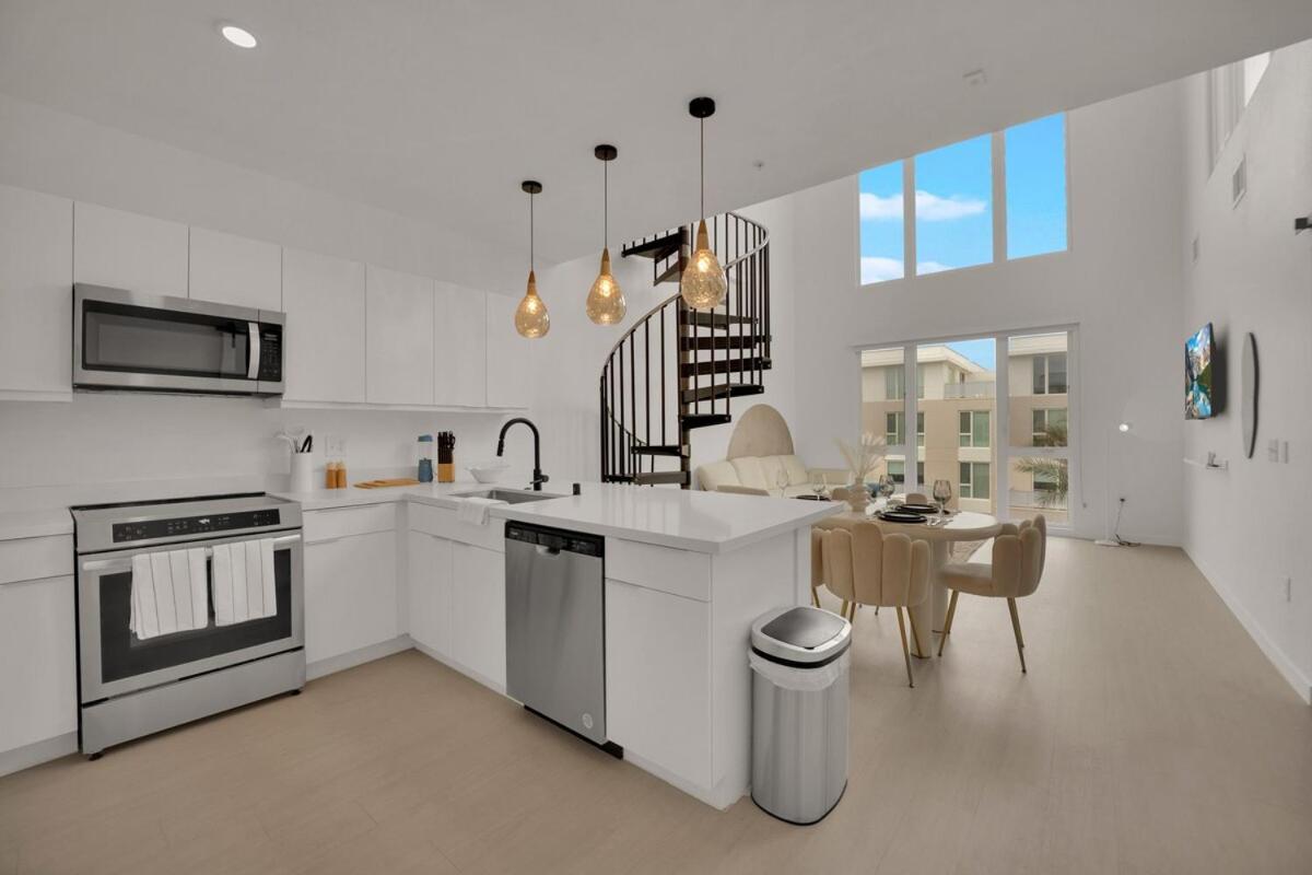 Casa Nube With Beach Club, Pickleball Court , Gym & Spa, Near Airport & Las Vegas Strip