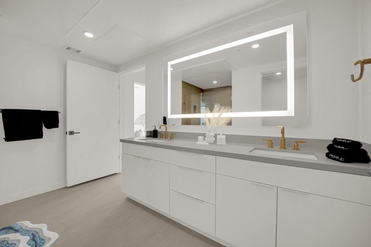 Casa Nube With Beach Club, Pickleball Court , Gym & Spa, Near Airport & Las Vegas Strip Las Vegas
