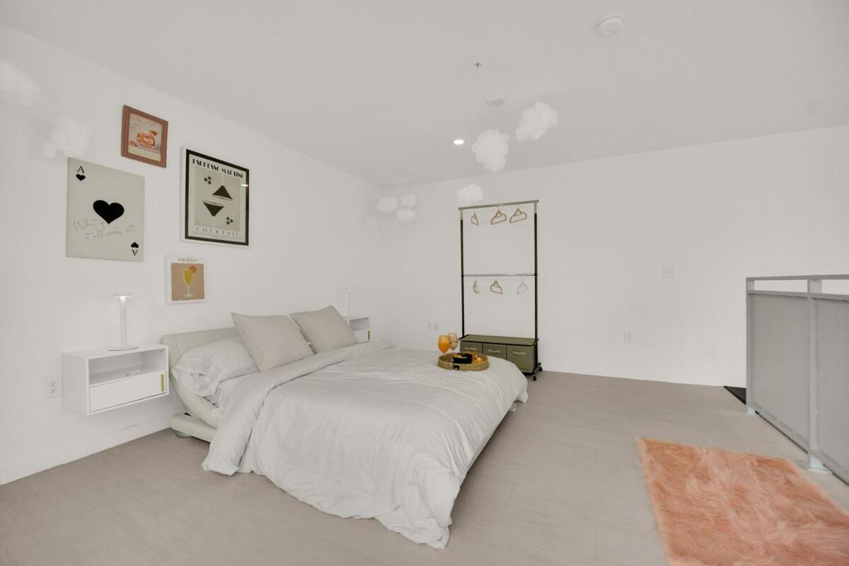 Casa Nube With Beach Club, Pickleball Court , Gym & Spa, Near Airport & Las Vegas Strip *