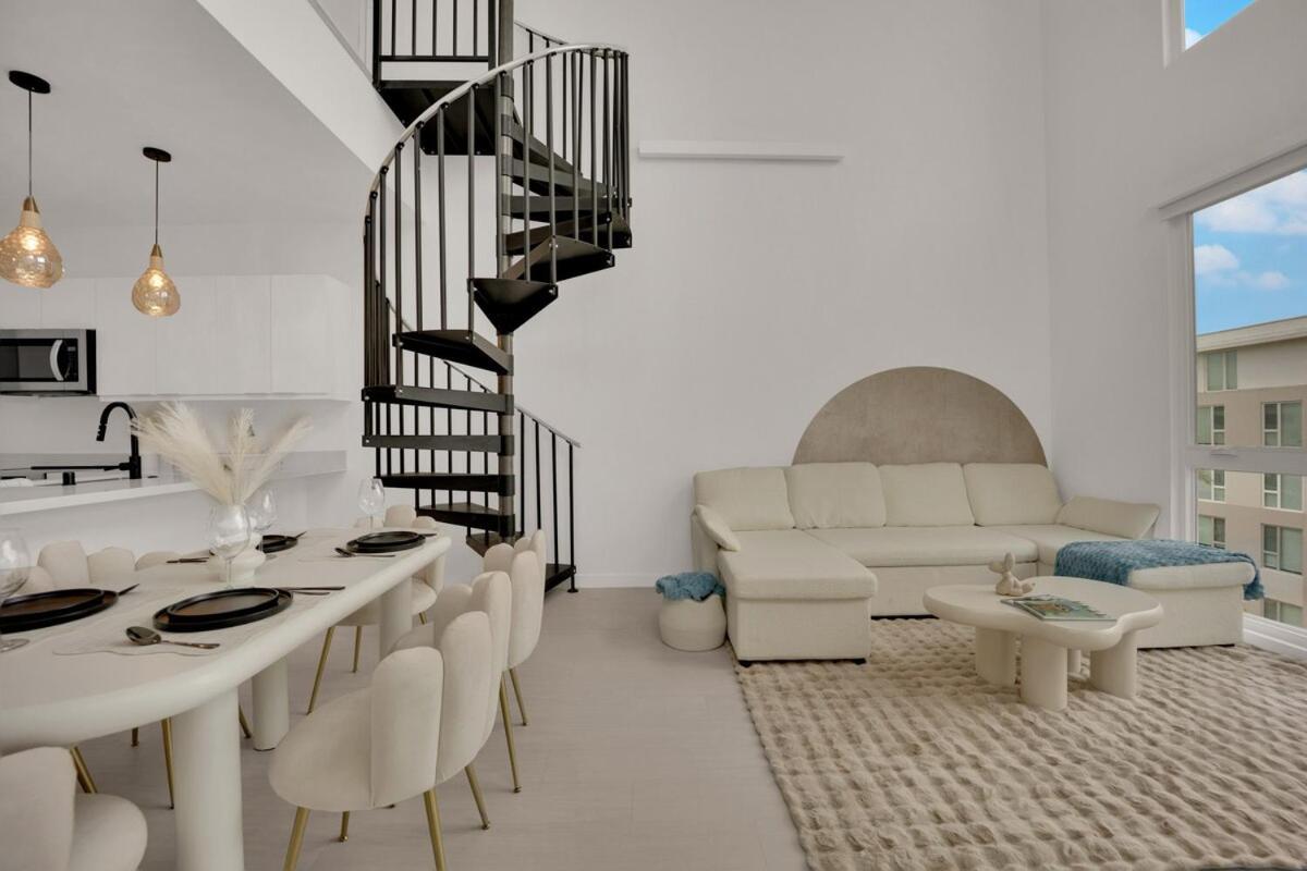 Casa Nube With Beach Club, Pickleball Court , Gym & Spa, Near Airport & Las Vegas Strip Apartment