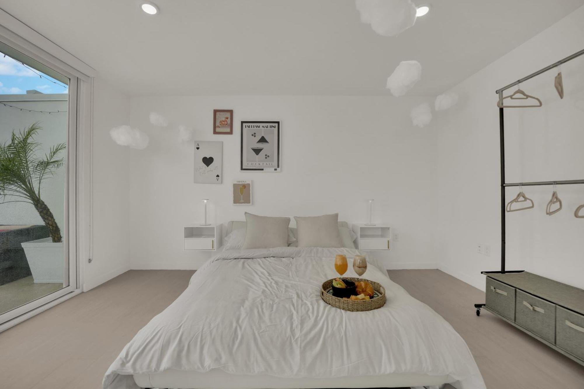 Casa Nube With Beach Club, Pickleball Court , Gym & Spa, Near Airport & Las Vegas Strip Apartment Las Vegas